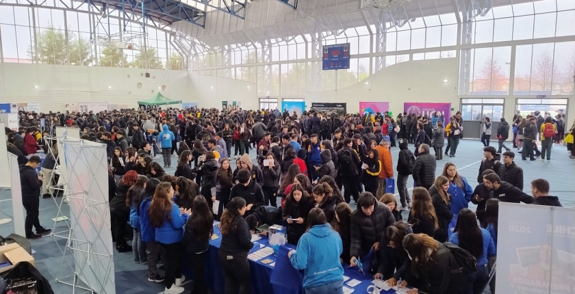 Nuestros estudiantes de 4° Medio participaron en la Feria Vocacional del Colegio Amalia Errázuriz